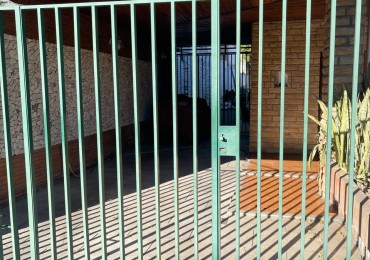 VENTA IMPORTANTE CHALET 3 AMBIENTES CON QUINCHO Y GRAN LOTE - URIARTE 1256 REMEDIOS DE ESCALADA-