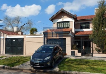 HERMOSA CASA EN VENTA CON 3 HABITACIONES, PILETA Y QUINCHO, QUILMES 1900 -TEMPERLEY-