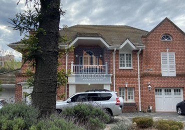HERMOSA CASA EN VENTA 380 MT2, 3 DORMITORIOS, DR M MORENO 400 -MONTE GRANDE-